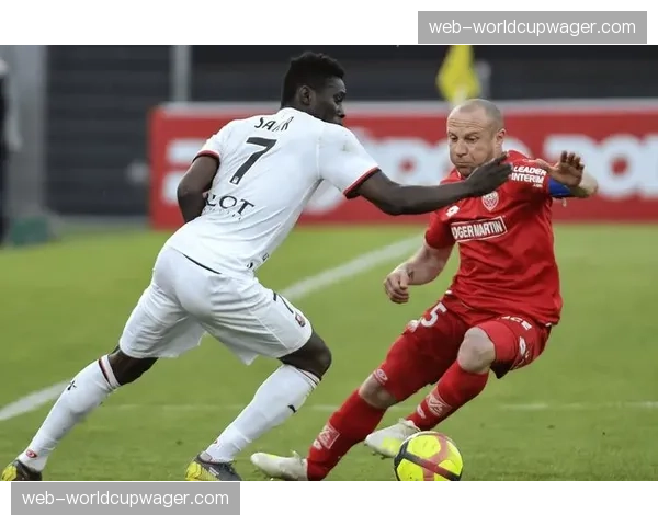 传闻：多家法乙球队已开始接触在保级队中表现突出的年轻门将