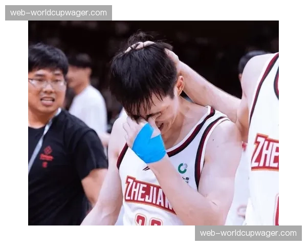 半决赛G1吹罚尺度引热议，身体对抗界限在哪？