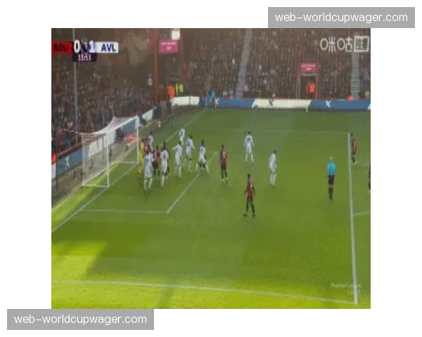 赛场通讯:维拉公园球场见证连续角球战术,维拉十分钟内三度制造威胁 赛场通讯:维拉公园球场见证连续角球战术,维拉十分钟内三度制造威胁