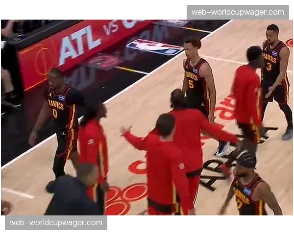 勇士第三节打出22-4攻击波,其中18分来自防守反击 勇士第三节打出22-4攻击波,其中18分来自防守反击