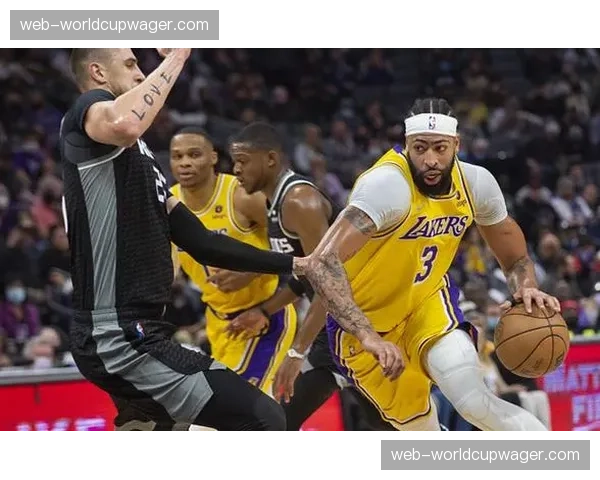 太阳队末节效率崩盘现象：四月份关键球数据统计